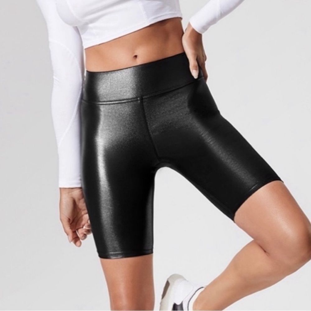 Carbon38 takara shine biker shorts black